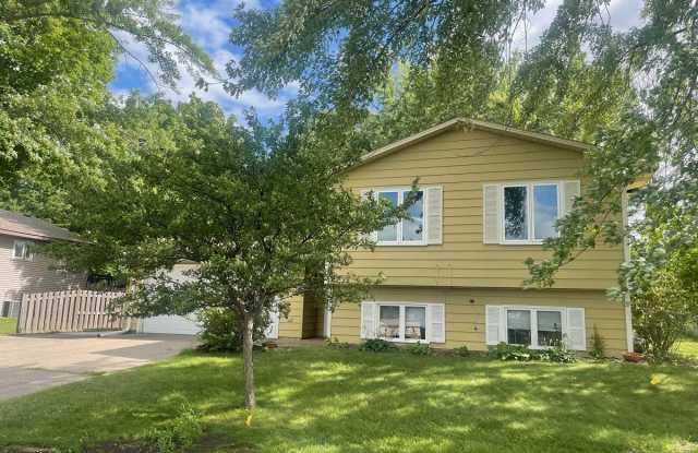 1030 Whitney Dr - 1030 Whitney Drive, Apple Valley, MN 55124