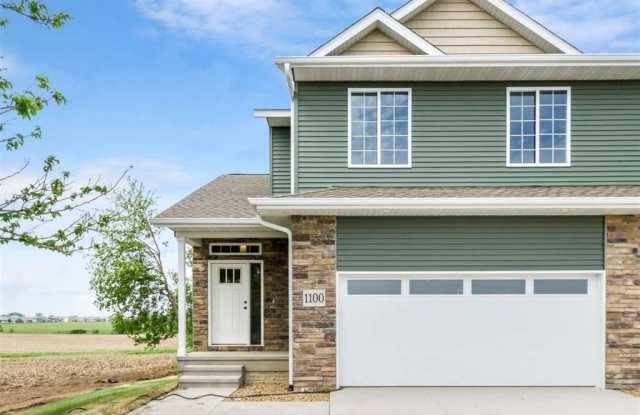 Beautiful 4 Bed Unit in an Awesome North Liberty Location! photos photos