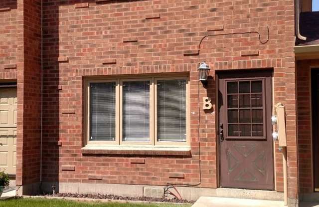 ALL PROSPECTIVE TENANTS MUST SUBMIT AN ONLINE APPLICATION AND BE PRE-QUALIFIED PRIOR TO ANY SHOWINGS. photos photos
