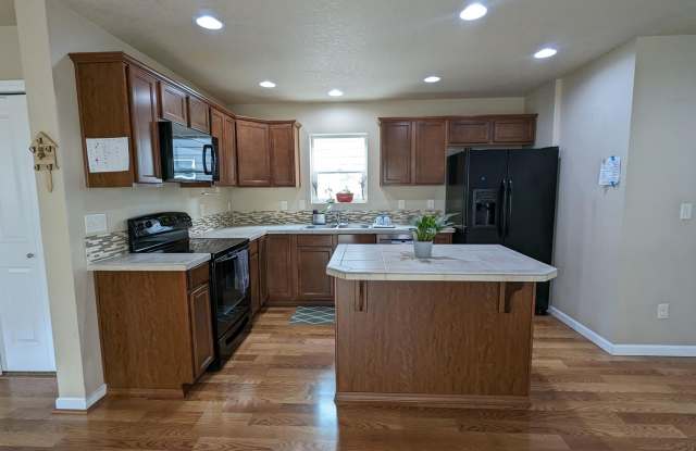 Charming 3-Bedroom Beaverton Home with Attached Garage! Gallery 3