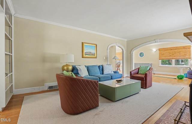 1528 Iredell Drive Gallery 3
