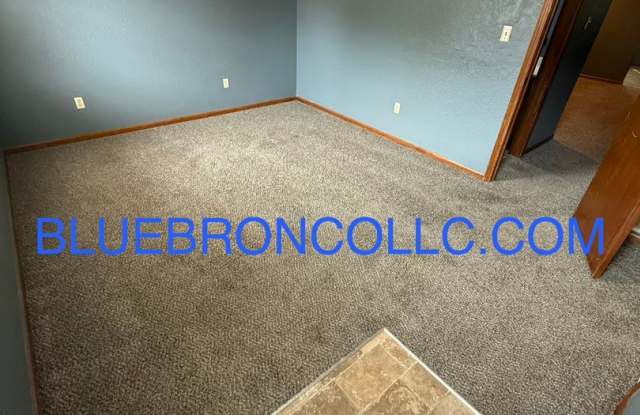 Spacious 1 bedroom second floor apartment for great price Gallery 2