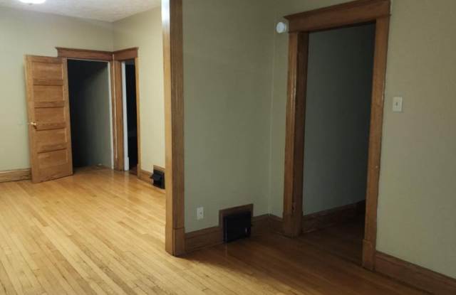 Three Bedroom Villa in Downtown Omaha! Gallery 4