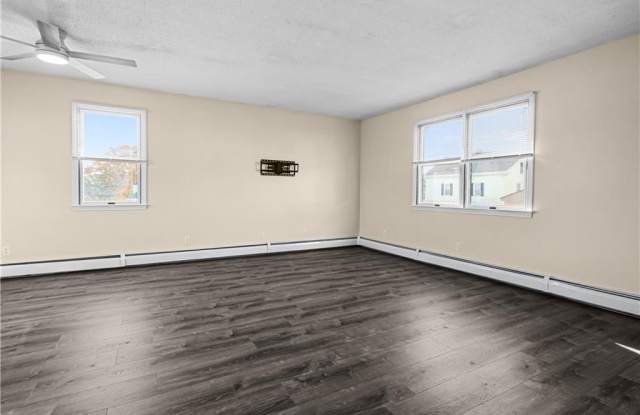 114 Lyon Avenue Gallery 2