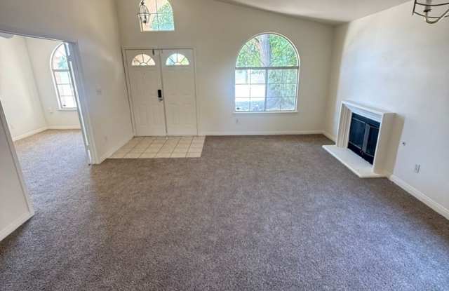 Spacious 3-Bedroom, 2-Bathroom Home in Desirable Northwest Bakersfield Gallery 4