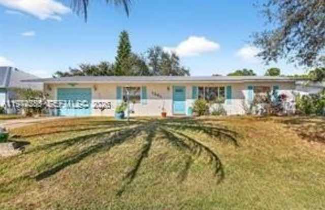 1261 SE Mendavia Ave photos photos