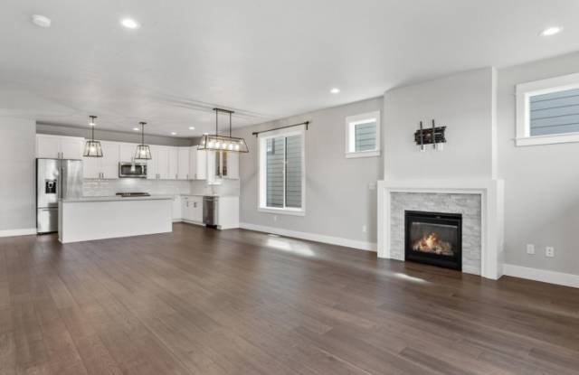Beautifully Upgraded Home Near McMenamins Edgefield with Engineered Hardwood, Stainless Appliances & 2-Car Garage! Gallery 4