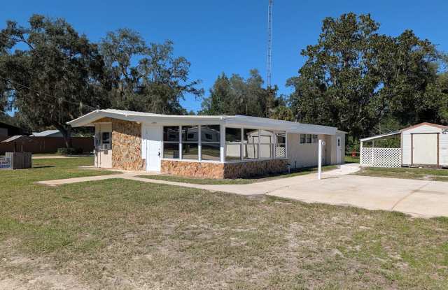 Newly Updated 2 bed/1.5 bath Sunroom 18911 SE 114th st. Ocklawaha, FL (Panther Ps) - 18911 Panther Ps, Marion County, FL 32179