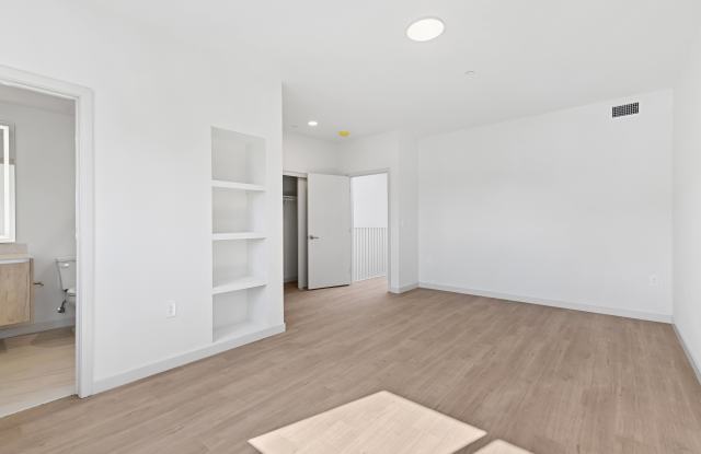2523 S Orange Gallery 3