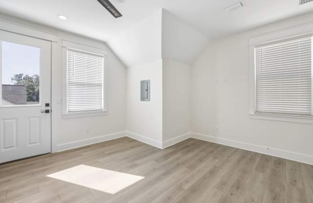 4056-1 Biltmore Avenue Gallery 4