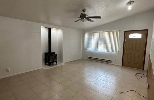 Coos Bay 3 bedroom home Gallery 4