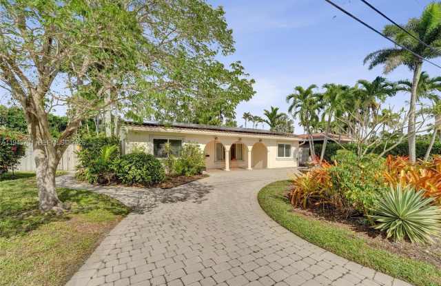 2101 NE 25th St photos photos