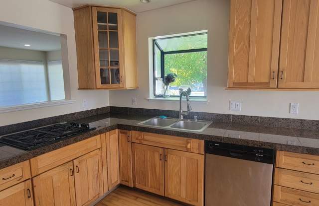 Charming 2-Bedroom Home with ADU – photos photos