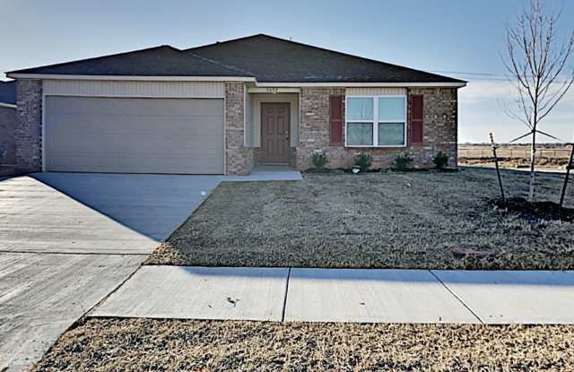 Fantastic 3 Bedroom 2 Bath Home in Mustang School District! Gallery 1
