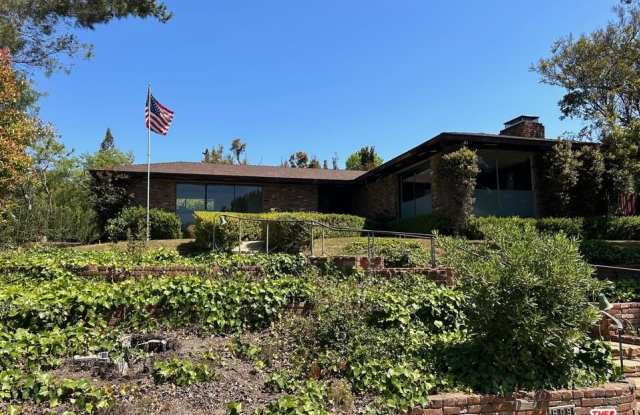809 Toulon Dr photos photos