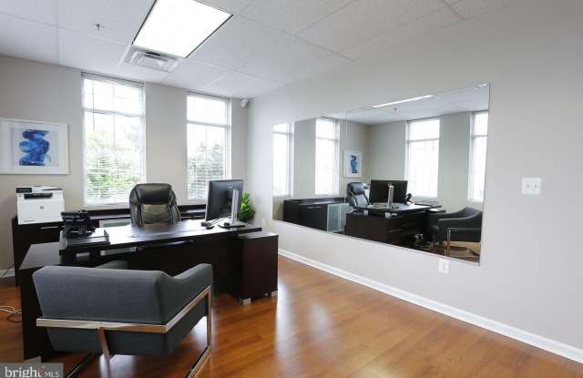 19420 GOLF VISTA Plaza Gallery 3