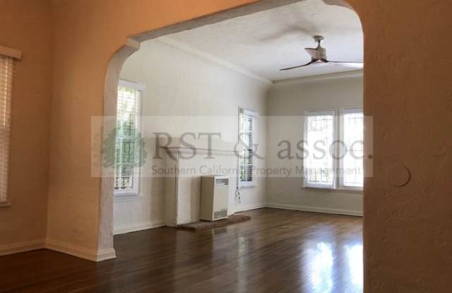 6107 Alcott Street Gallery 4