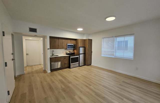 557 Michigan Ave #211 Gallery 3