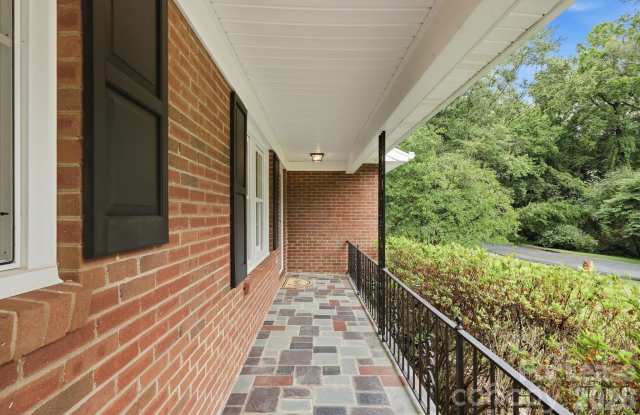 926 Shady Bluff Drive Gallery 2