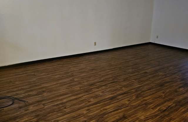 6201-6203 Hammersley Rd - 6203 Gallery 2
