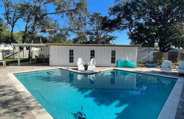2022 EASTERN Drive - 2022 Eastern Drive, Jacksonville Beach, FL 32250