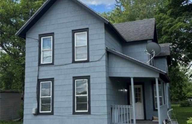 752 S Main Street unit: 2 photos photos