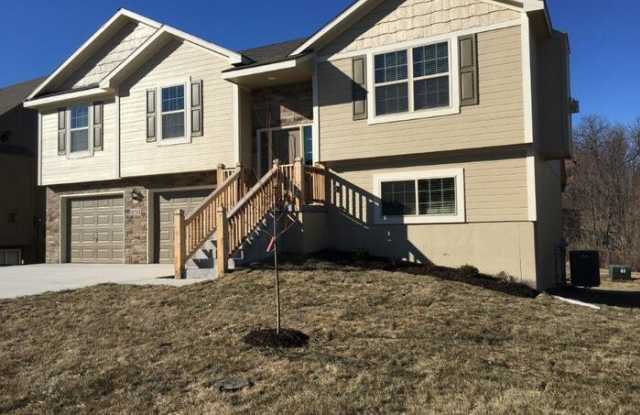 18514 East 19th Terrace Court South Gallery 3