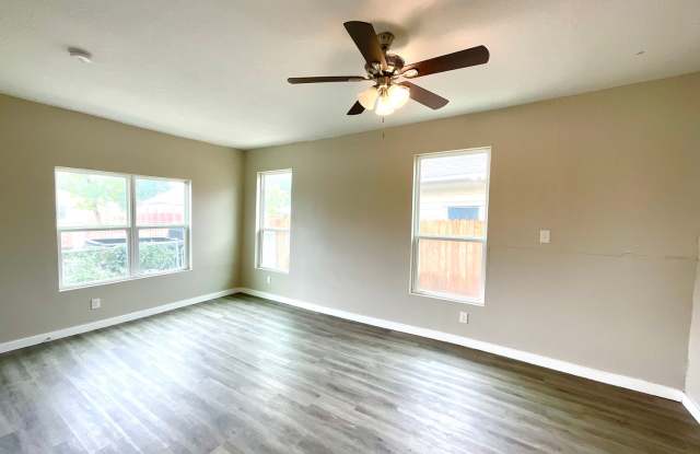 Move-In Ready! Spacious 3BR/2BA Home with Fenced Yard & Easy Access to I-10/410 ACCEPTS SECTION 8 Gallery 3