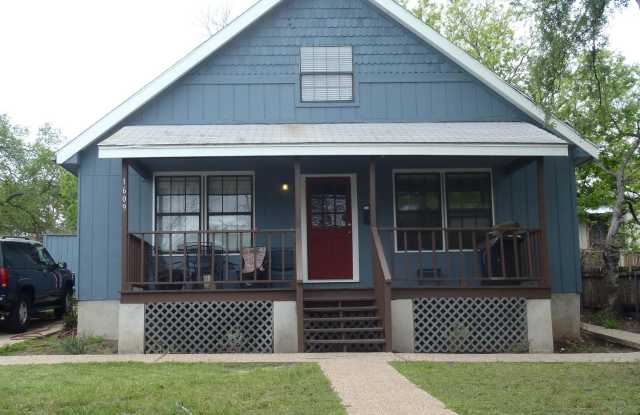 4/3 Home in Clarksville! Incredible location! Available for August Prelease photos photos