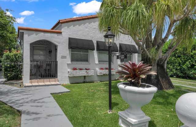 1046 SW 13th Ct photos photos