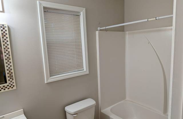 3902 Thomas Road Gallery 4