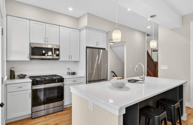 Renovated Hill East 3BR Near Metro + Parking - 1417 Potomac Avenue Southeast, Washington, DC 20003