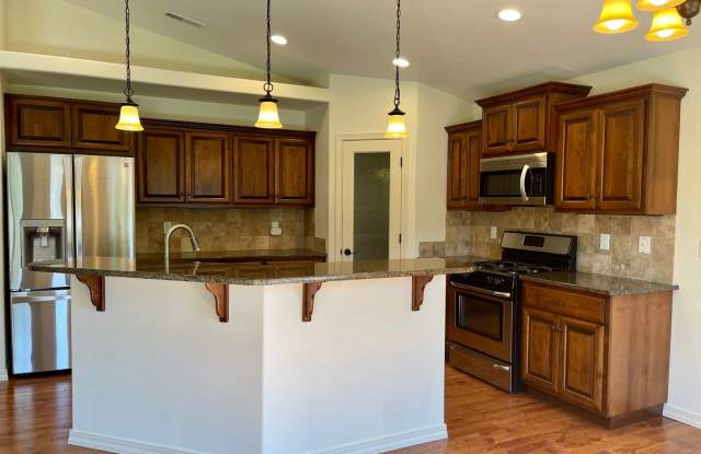 Live In Luxury with Vaulted Ceilings, Granite Countertops, and a Gas Fireplace! Gallery 3