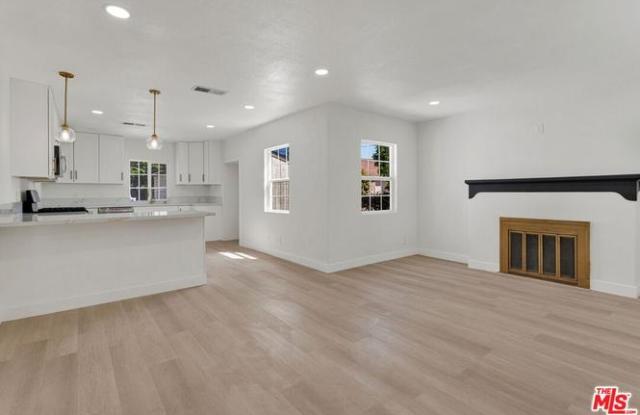 422 W 34th St Gallery 3