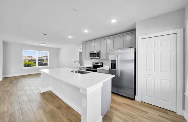 SINGLE FAMILY HOUSE AVAILABLE FOR RENT NOW!!!! Special Offer! Qualify for a deposit-free option and save on move-in costs! Gallery 4