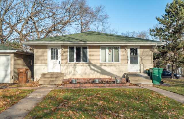 193 Iris St - 193 Iris St, Mahtomedi, MN 55115