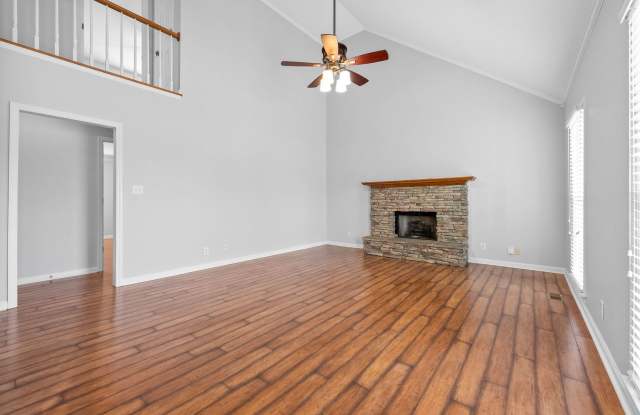 *** AMAZING TWO STORY CONTEMPORATY HOME *** Gallery 4
