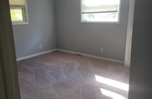 5 bedroom 3 bath in Town Acres Subdivision Gallery 2