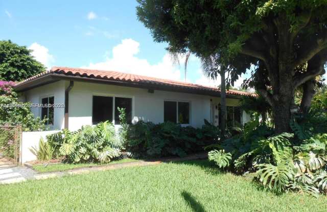 9530 NW 1st Ave photos photos