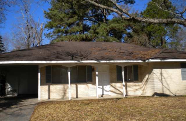 Siegen  Perkins - 1887 Peck Drive, Village St. George, LA 70810