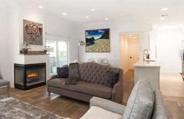1135 REXFORD Drive Gallery 3