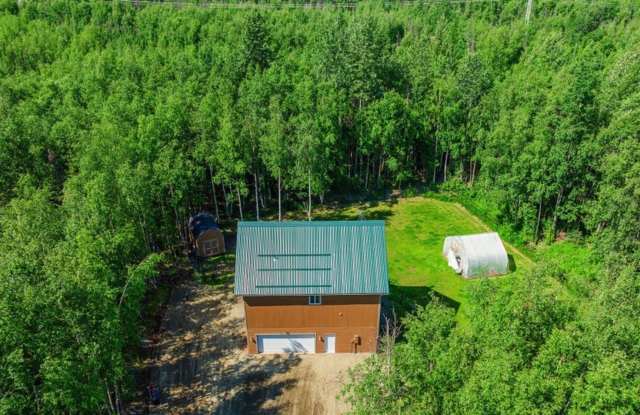 Single family home on 5 acres with a fenced back yard and Huge 3 car garage!  Gourmet Chefs Kitchen! Pets on approval! photos photos