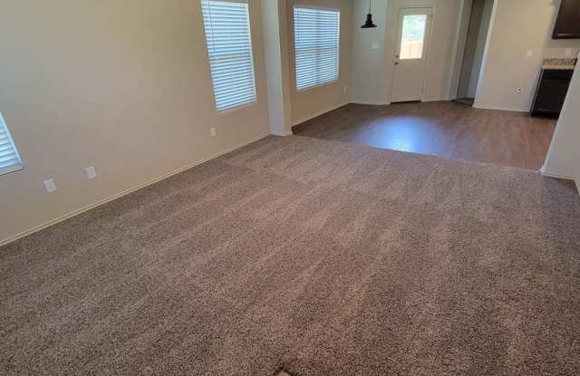Bryan -3 bedroom / 2 bath / 2 car garage / Large fenced in back yard. Gallery 4
