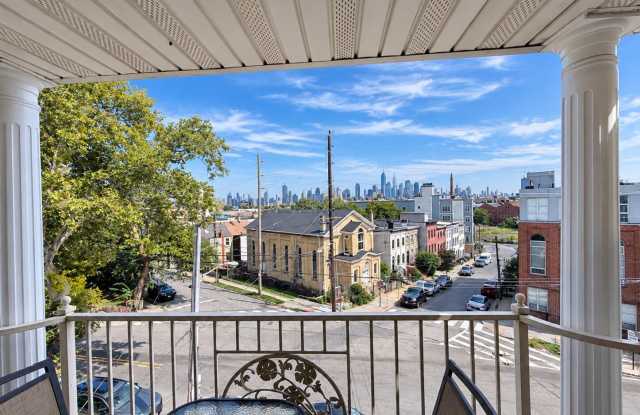 33 Summit Avenue Gallery 1