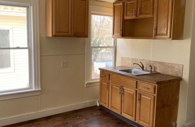 327 Munson St - 327 Munson St, New Haven, CT 06511