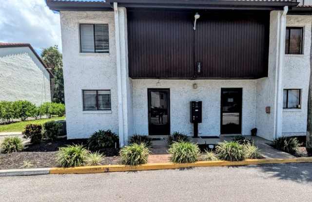 Annual turnkey furnished or short term 2/ 1 1/2 end townhome in waterfront community by Siesta Key! photos photos