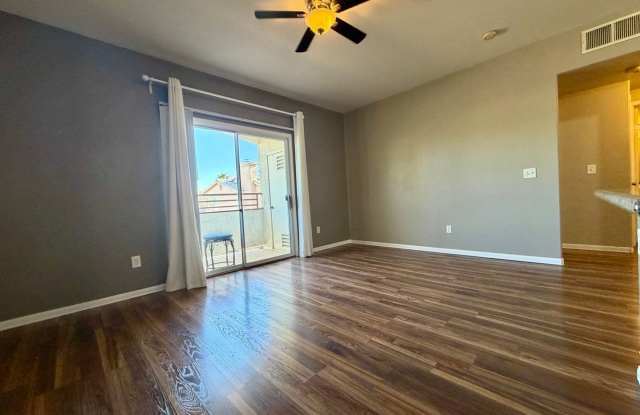2 bedroom condo in gated SE location. Gallery 4