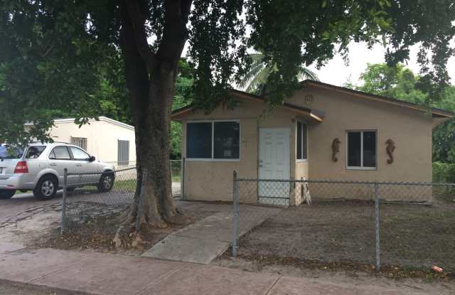 2-1 FULLY REMODEL HOUSE WITH NEW IMPACT WINDOWS Gallery 4