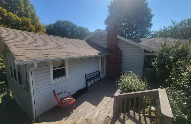 112 Rogers Cove Rd - 112 Rogers Cove Road, Lake Junaluska, NC 28785