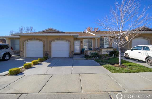 Beautiful Townhome in Great Location! - 9662 Villa Springs Cove, Sandy, UT 84070